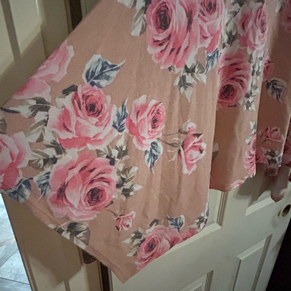 EUC L Emerald Floral Pink and Cream Top - Picture 6 of 7